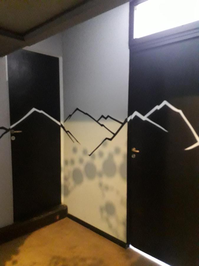 Moving Hostel Travel Bar San Carlos de Bariloche Bagian luar foto