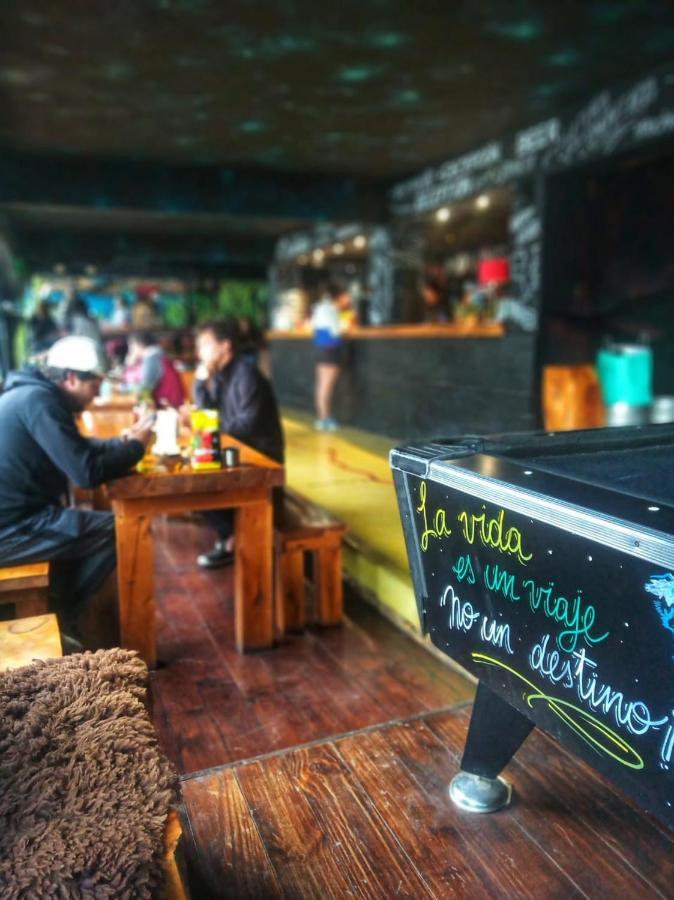 Moving Hostel Travel Bar San Carlos de Bariloche Bagian luar foto