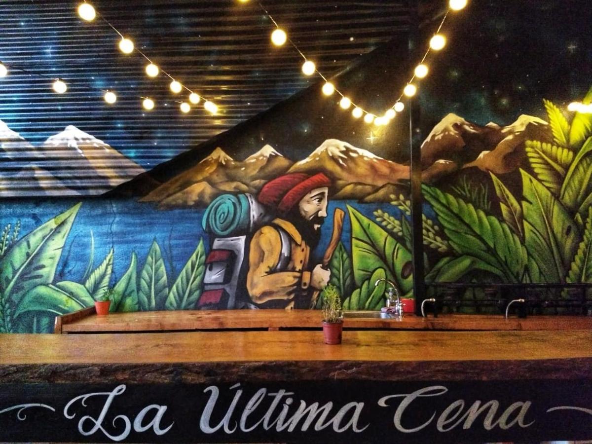 Moving Hostel Travel Bar San Carlos de Bariloche Bagian luar foto