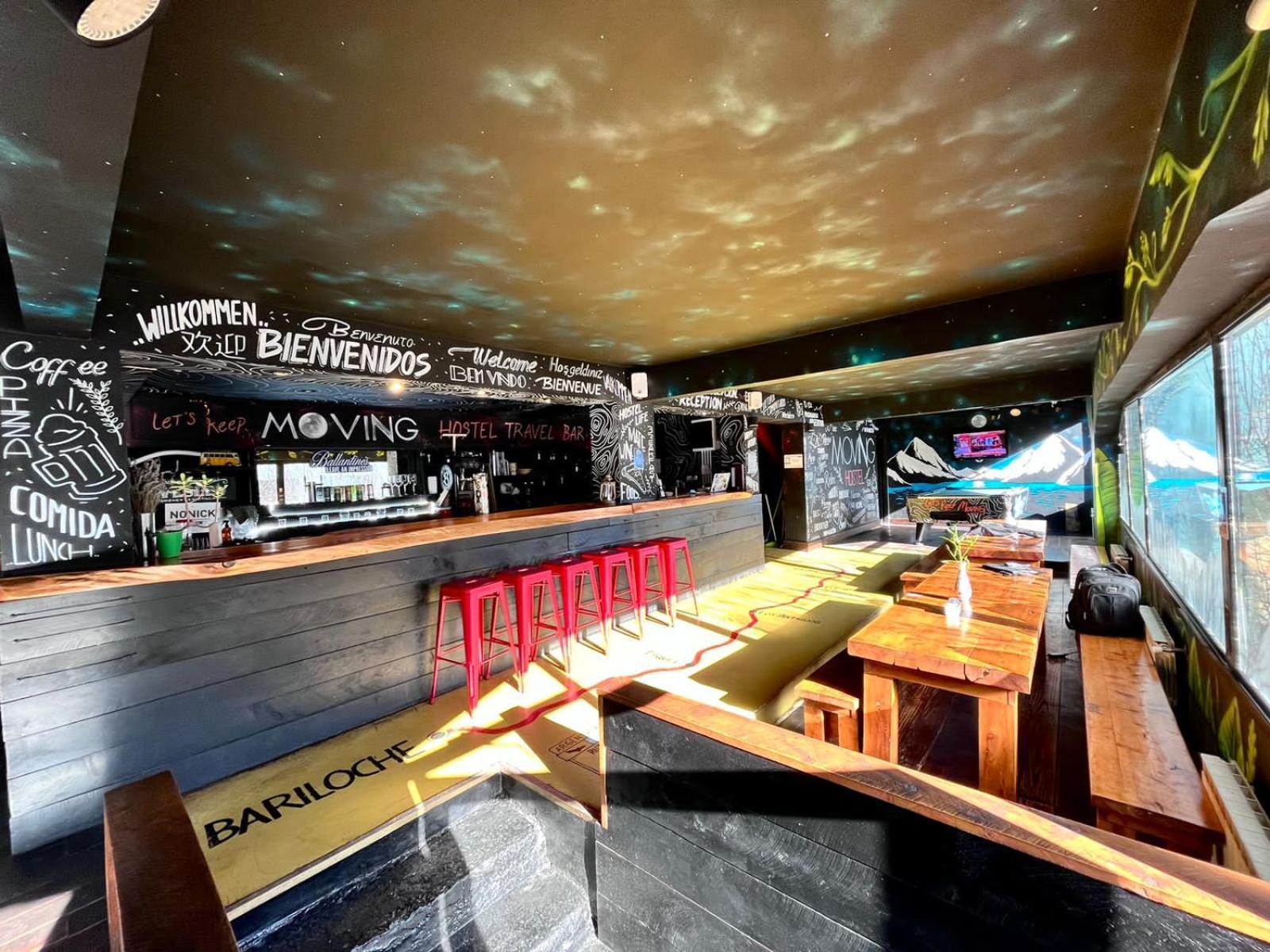 Moving Hostel Travel Bar San Carlos de Bariloche Bagian luar foto