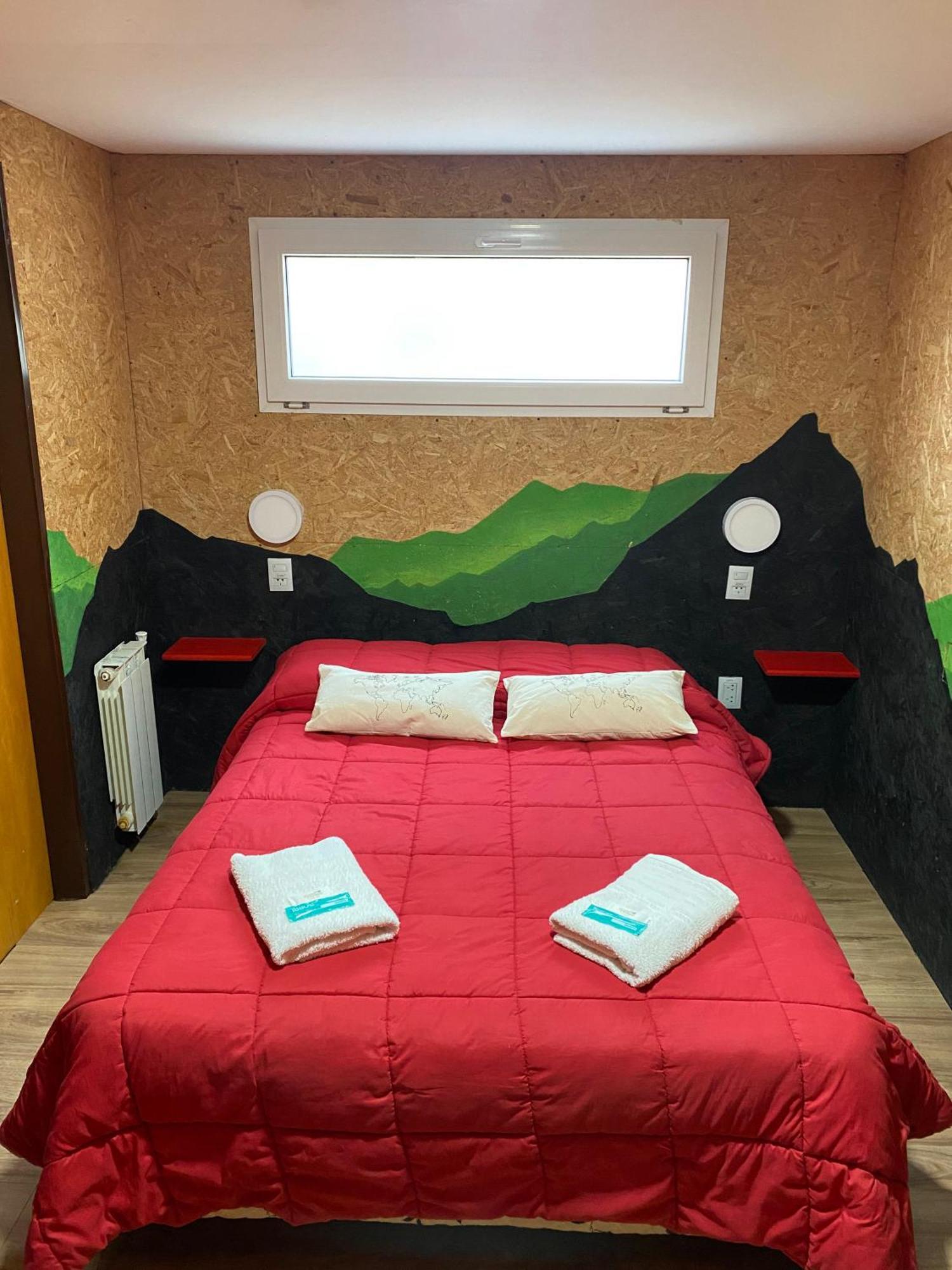 Moving Hostel Travel Bar San Carlos de Bariloche Bagian luar foto