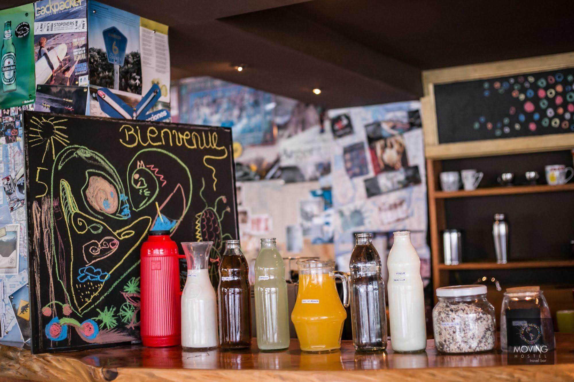 Moving Hostel Travel Bar San Carlos de Bariloche Bagian luar foto