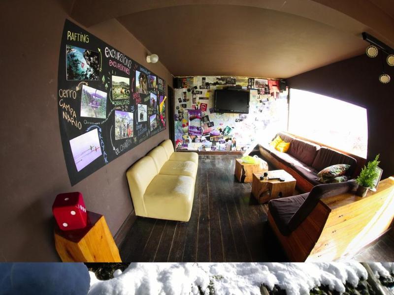 Moving Hostel Travel Bar San Carlos de Bariloche Bagian luar foto