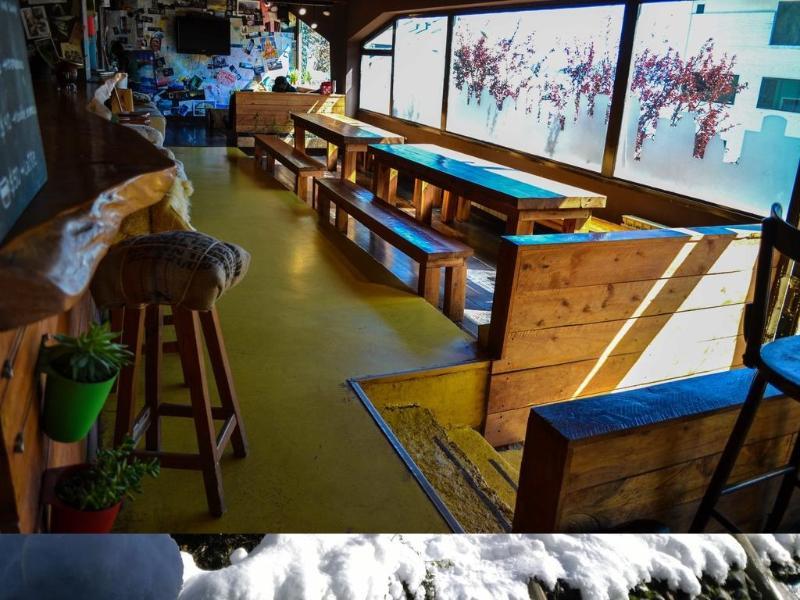 Moving Hostel Travel Bar San Carlos de Bariloche Bagian luar foto
